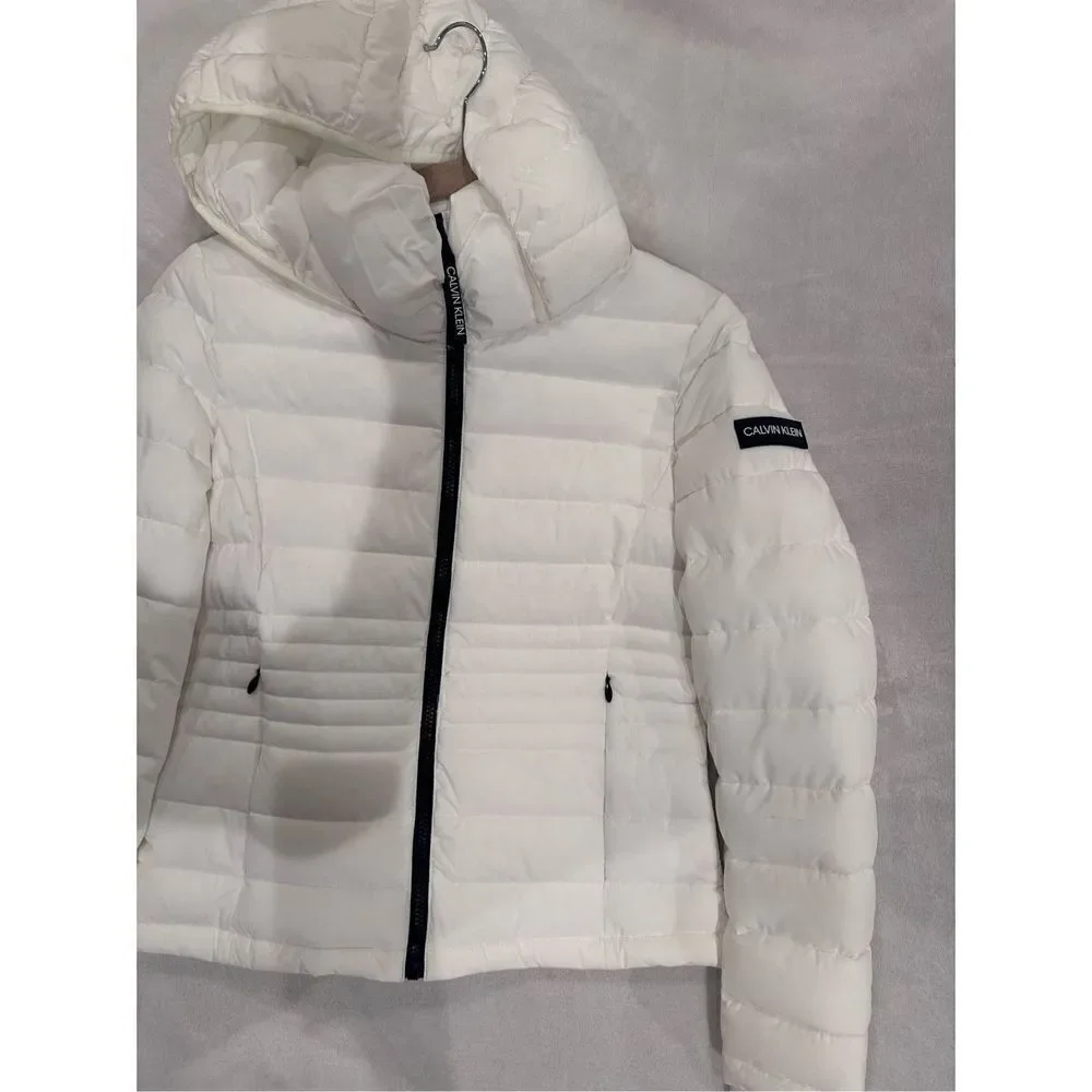 White Calvin Klein XS women’s weather proof puffy jacket